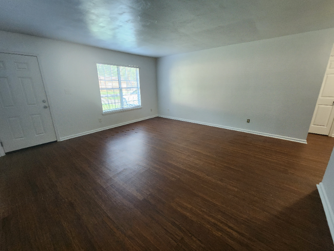 Building Photo - 300 Hurdle Dr