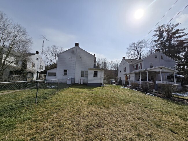 Building Photo - 249 Pine Grove Rd