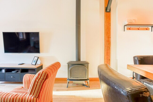 Photo du bâtiment - 361a 1st Ave