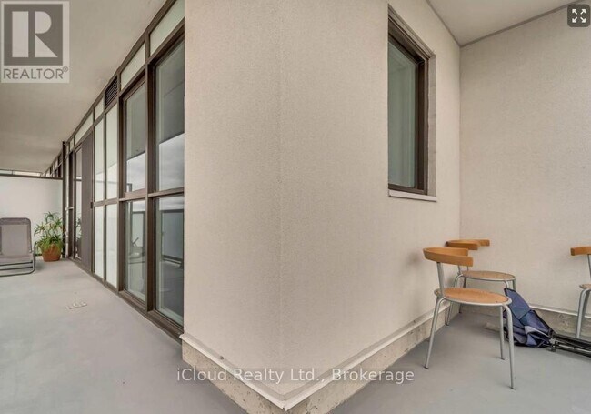 Photo du bâtiment - 2550 Simcoe St N