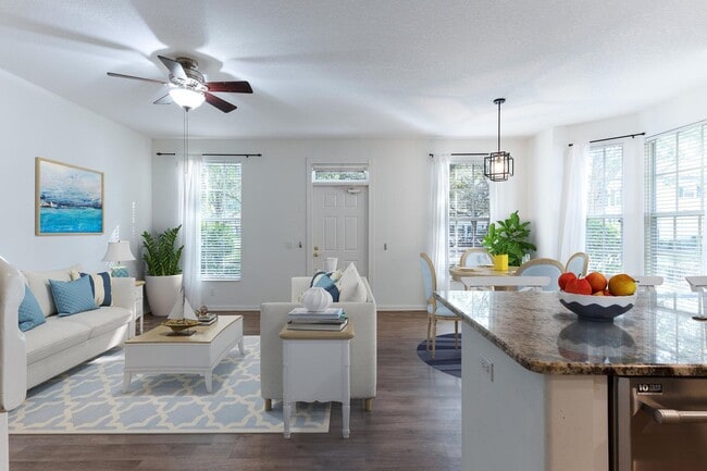 Photo - 340 Jacaranda Dr House