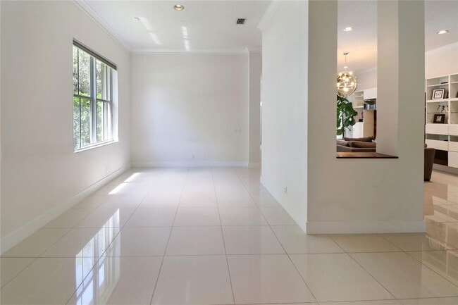 Building Photo - 1600 Blue Jay Cir