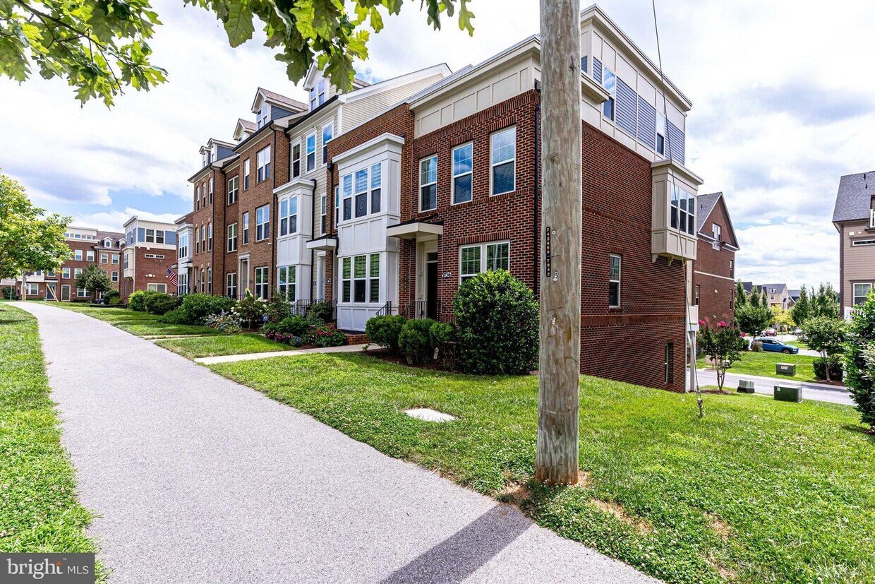 9756 Fields Rd, Gaithersburg, MD 20878 Townhome Rentals in