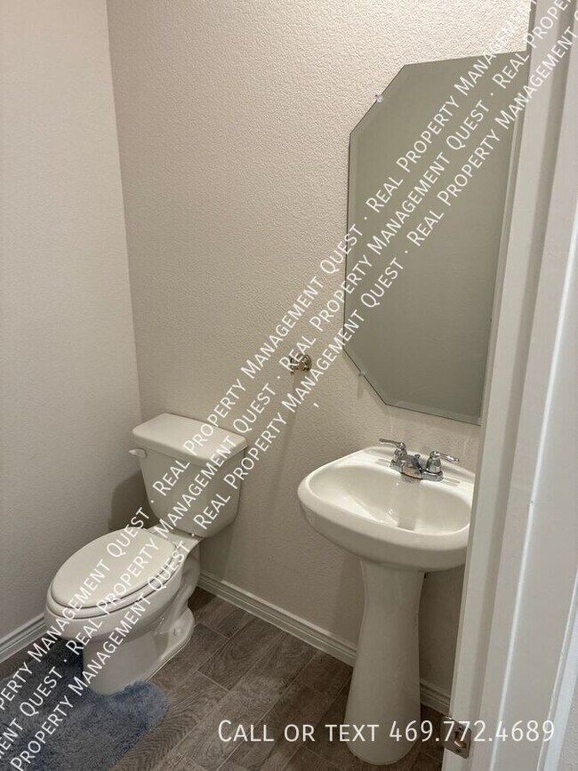 Foto del edificio - 8164 Trudy Ln