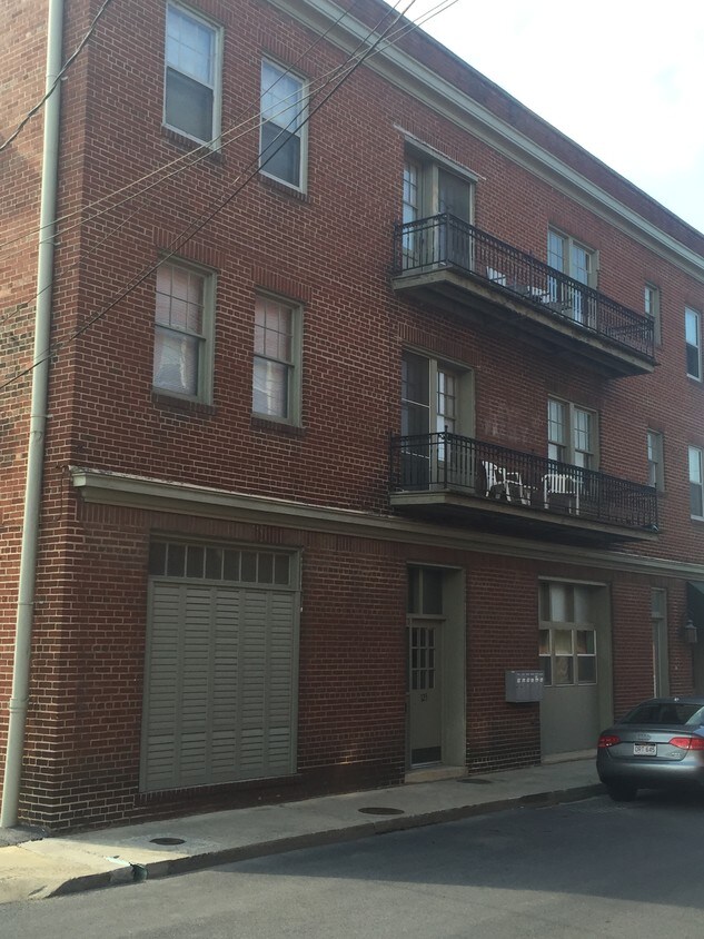 Primary Photo - 125 S Church St