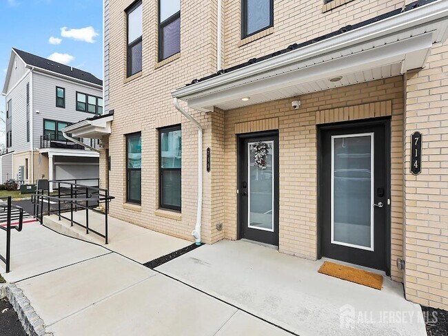 Foto del edificio - 715 Parker Blvd