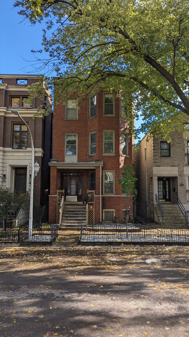 Main Building View from Street - 3733 N Greenview Ave