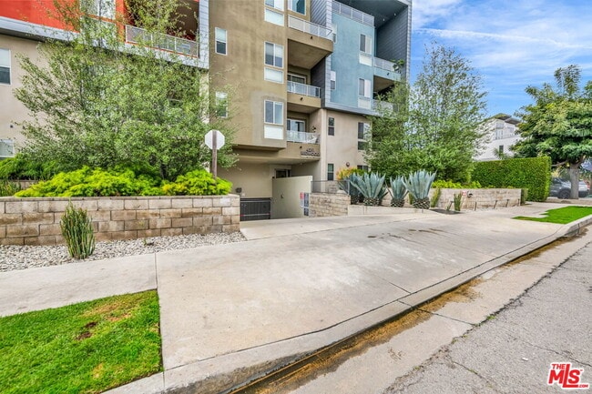 Foto del edificio - 4211 Redwood Ave