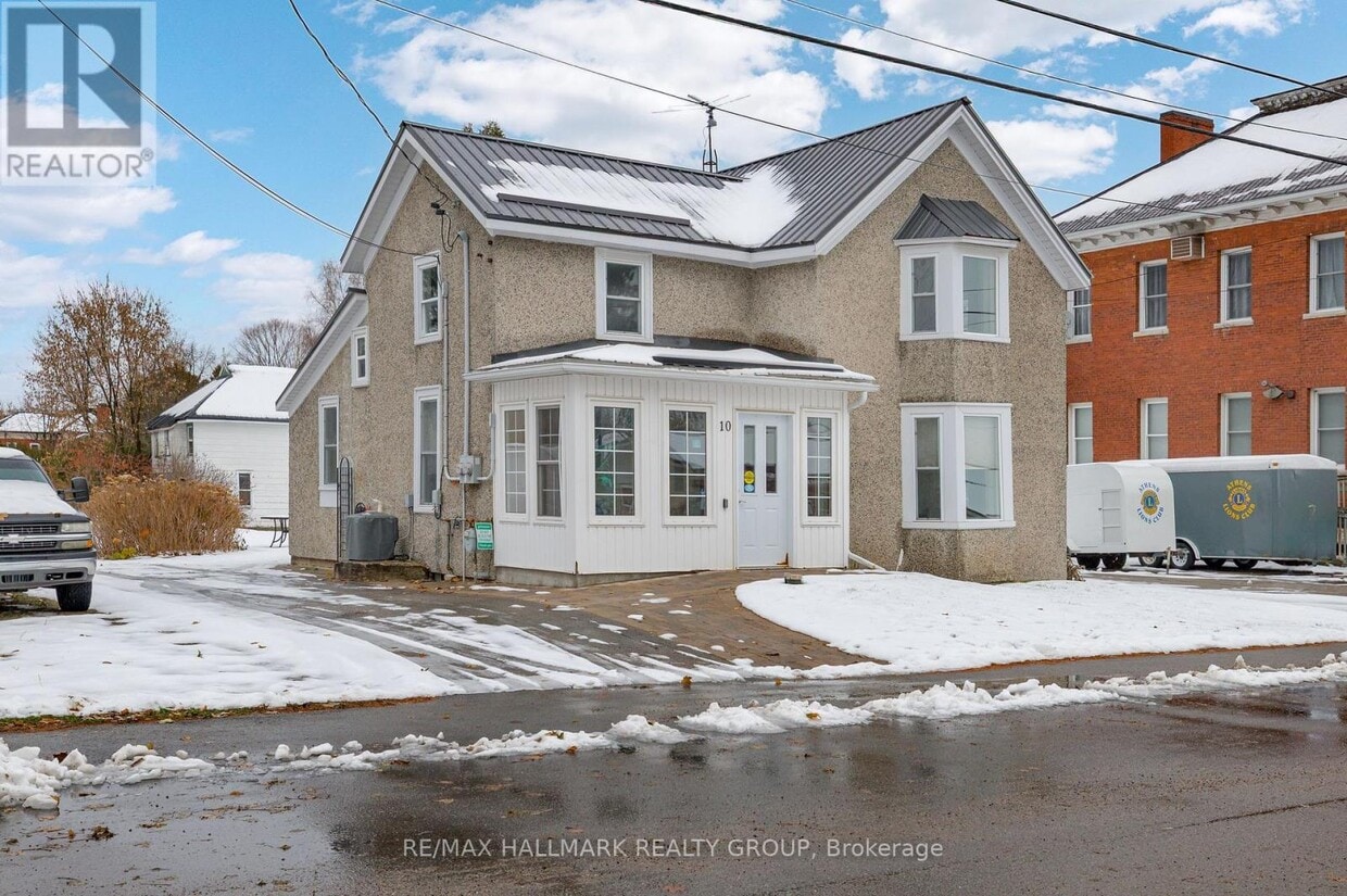 Primary Photo - 10 Wellington St E