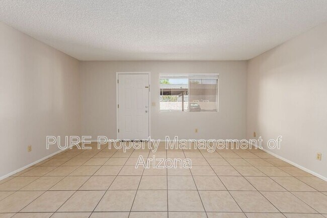 Foto del edificio - 700 W University Dr