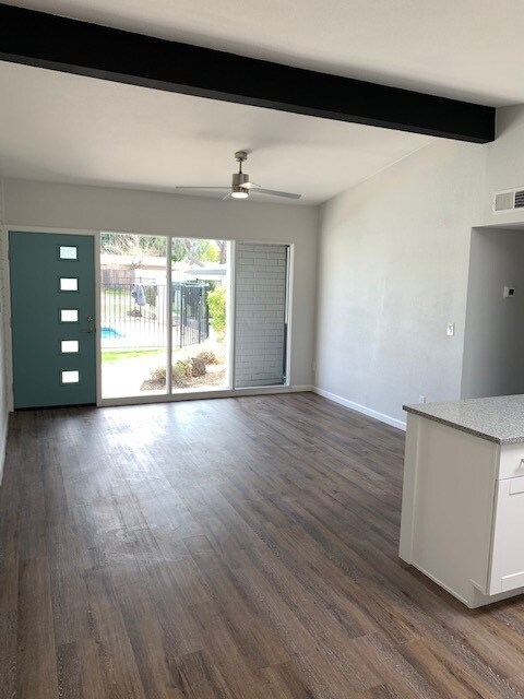 Foto principal - Stunning 2 bedroom 2 bathroom fully remodeled