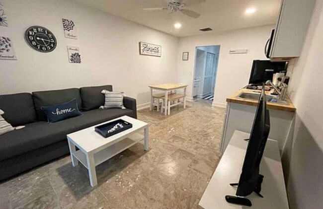 Foto del edificio - 615 Executive Golf Villas Rd