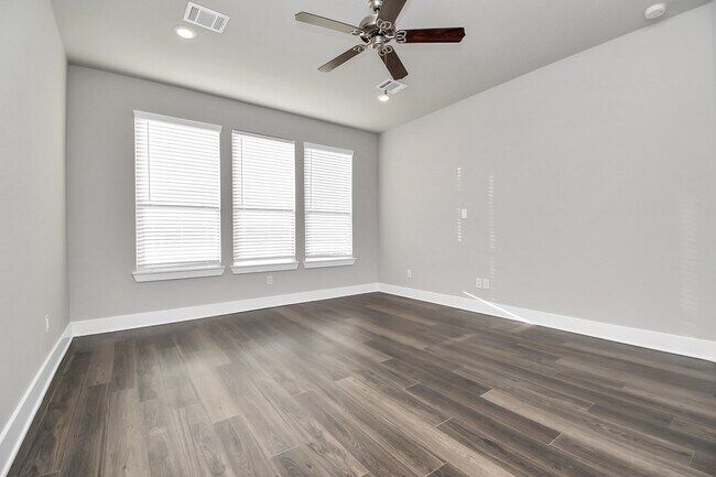 Building Photo - 1234 Scarlet Crk Dr