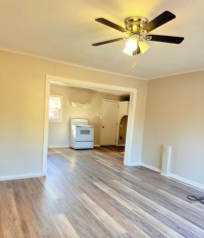 Building Photo - 921 N Pierce St