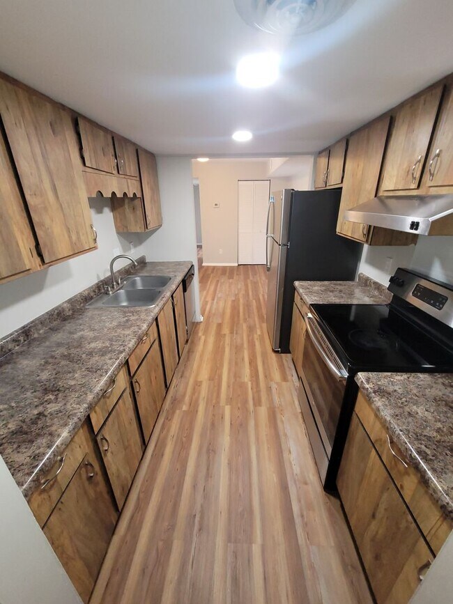 Foto del edificio - Charming Two-Bedroom Two Bathroom Apartment in Prime Chesterton Location!