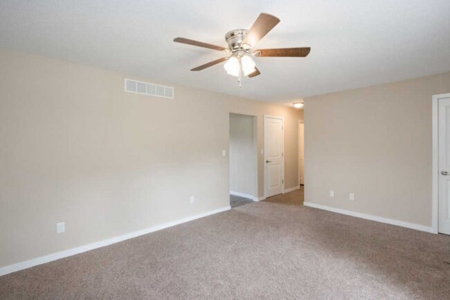 Building Photo - 245 Heritage Dr