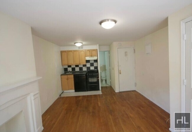 Building Photo - Great 2 bedroom apartment on EAST 5 STREET