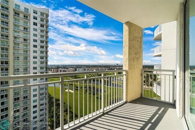 Building Photo - 1755 E Hallandale Beach Blvd