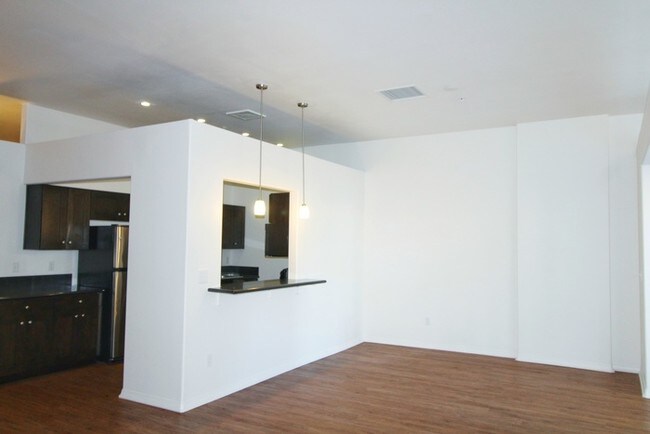 Building Photo - 819 D Ave