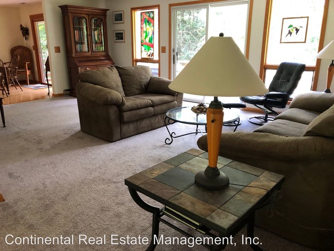 Building Photo - 4 br, 2 bath House - 221 Villa Crest Drive