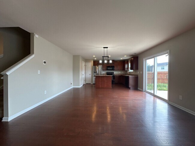 Foto del edificio - Well-Maintained 4BR Home in Lebanon | Great Location + Natural Light