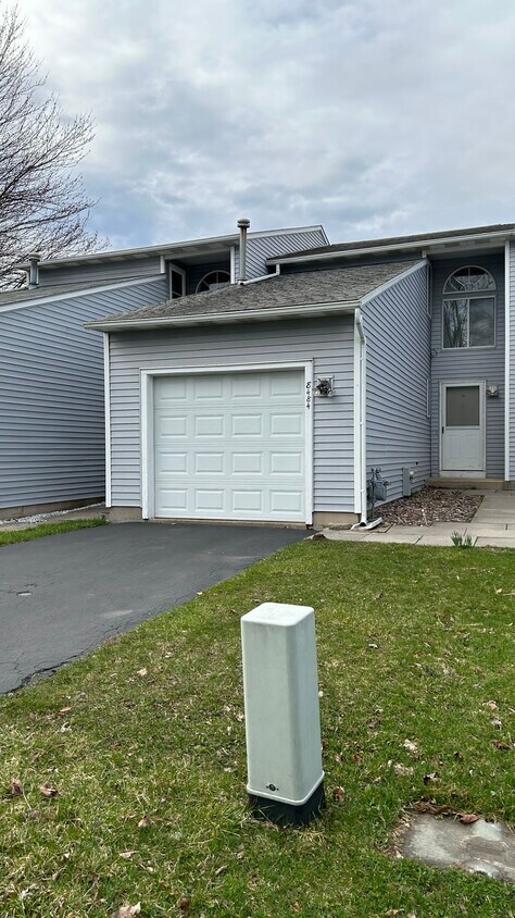 Foto principal - 8484 Fathom Dr