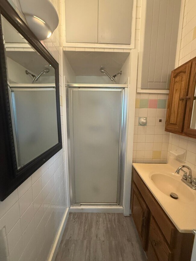 Foto del edificio - 2 bedroom available for a move right away!