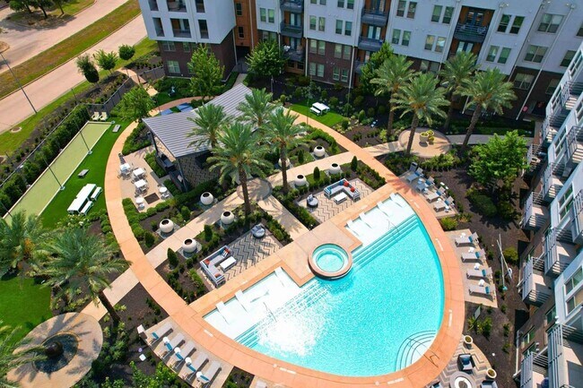 Foto del edificio - 23233 Western Centre Dr