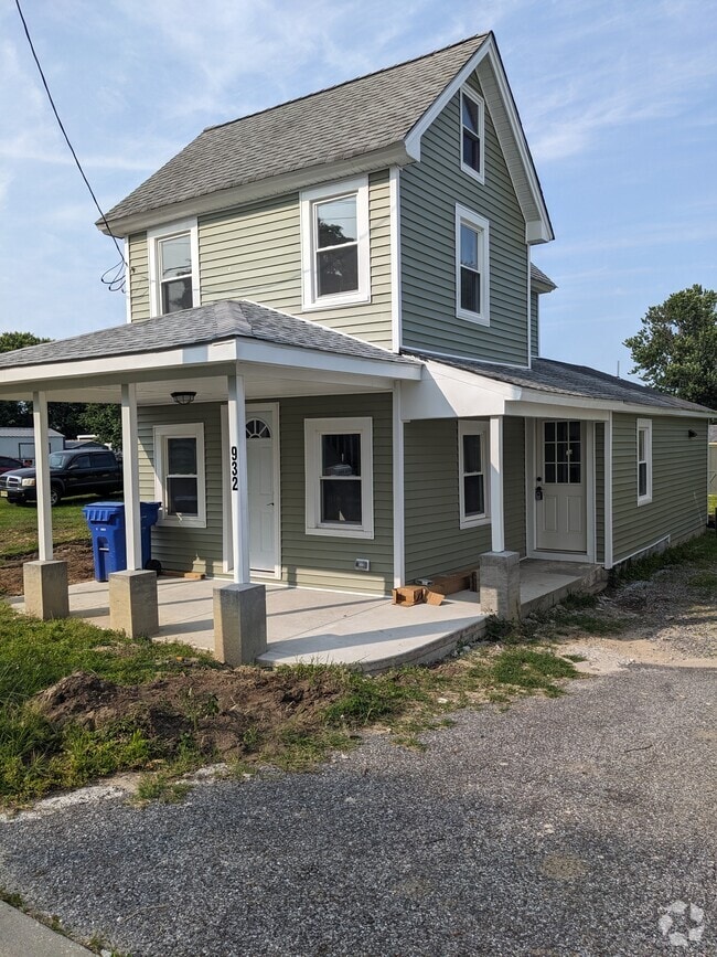 Building Photo - 932 Main St