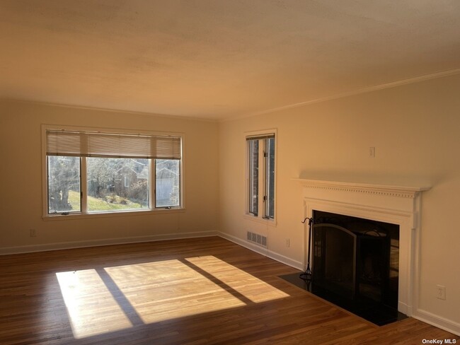 Building Photo - 1 The Beachway