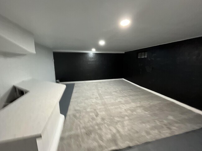 Building Photo - 2235 Middle St