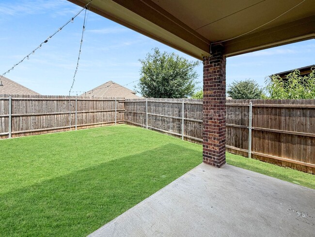 Building Photo - 2912 Log Cabin Dr