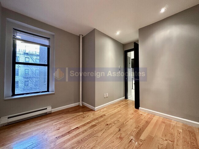 Foto del edificio - 350 Manhattan Avenue