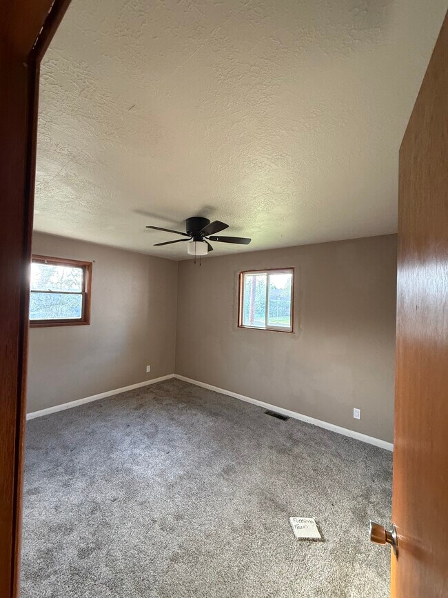 Dormitorio - 3025 Tess Ave NE