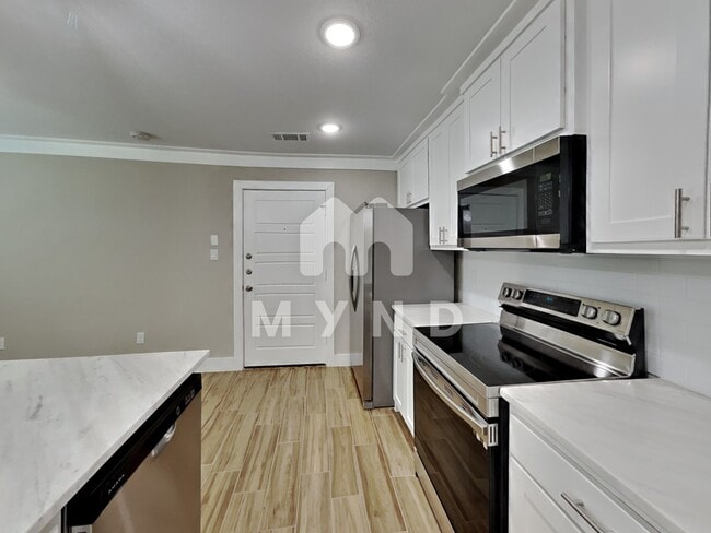 Building Photo - 5736 Lone Star Cir