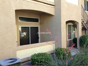 Building Photo - 2305 W Horizon Ridge Pkwy