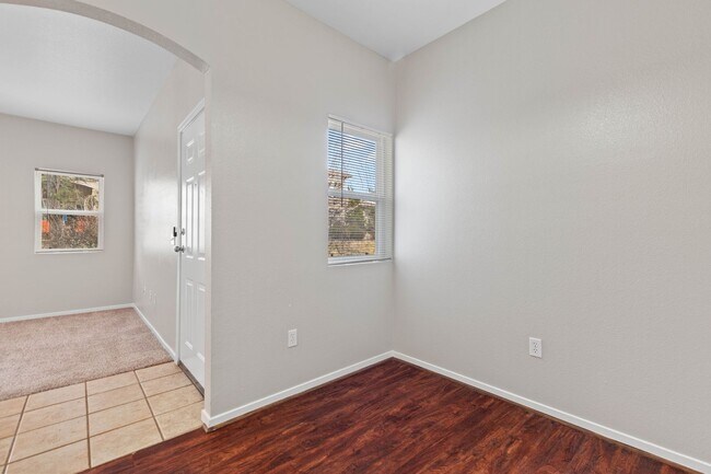 Building Photo - Fabulous Downstairs Condo at Silver Creek!