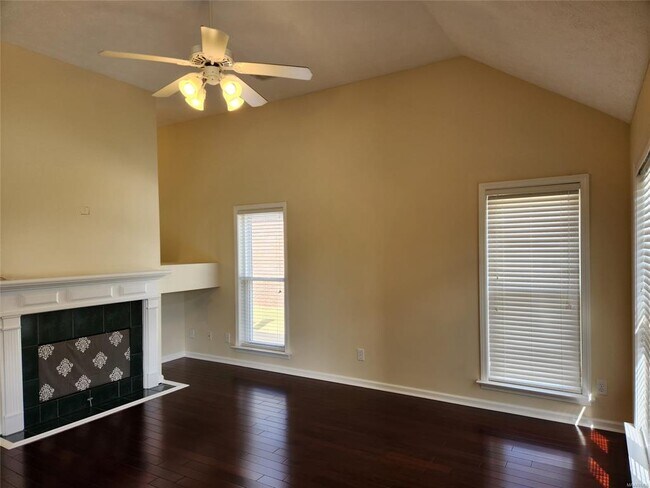 Foto del edificio - 742 Ryefield Ct