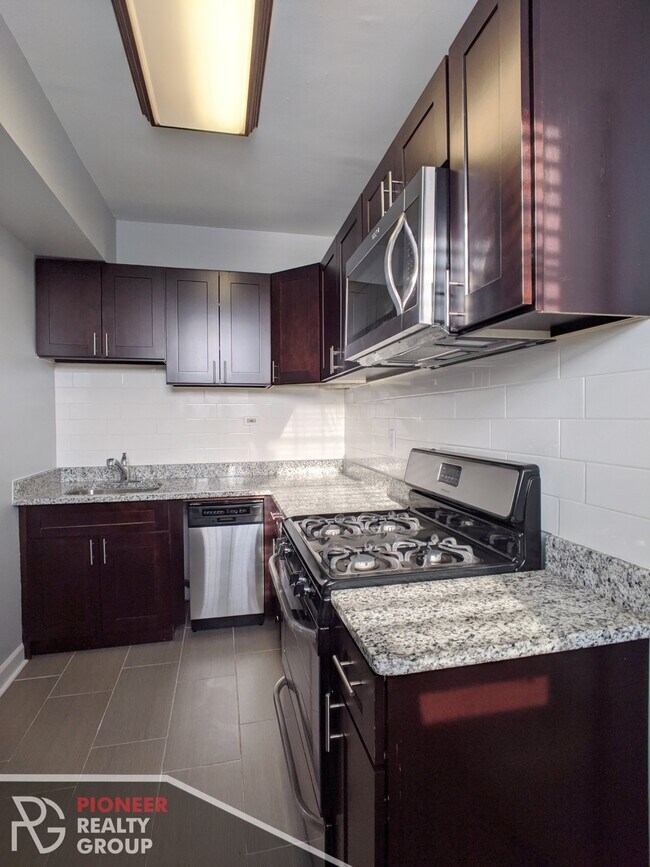 Foto del edificio - 1114 W Glenlake Ave