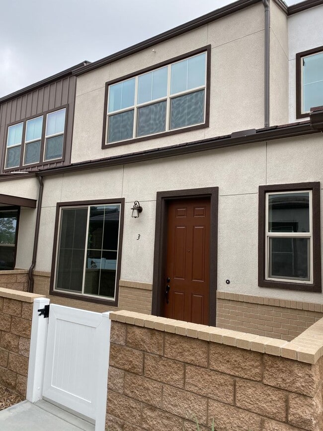 Building Photo - 105 Red Brick Dr