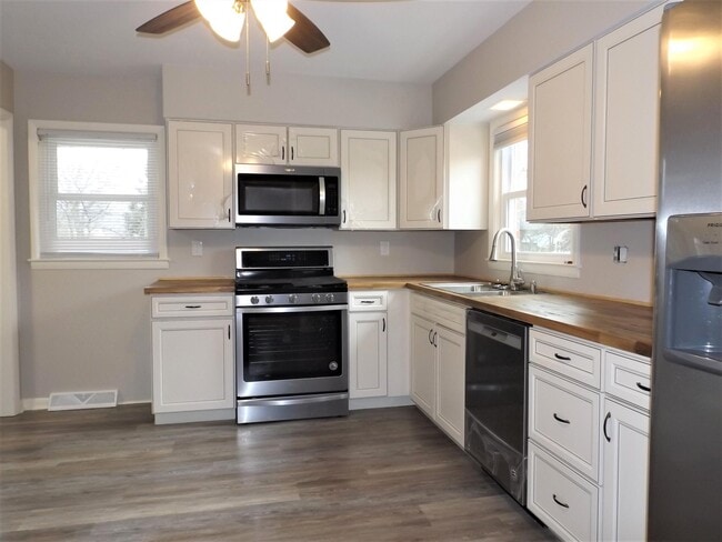 Building Photo - 613 Laramie Dr