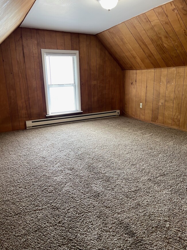 Upstairs Bedroom - 614 W Spofford Ave