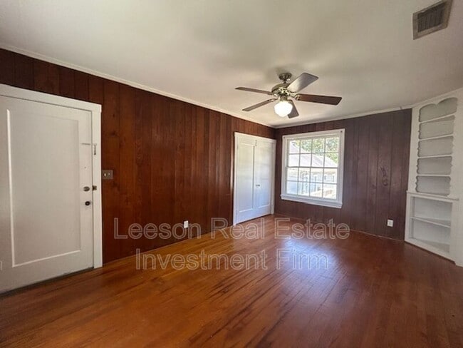 Building Photo - 3433-3433 Beverly Pl