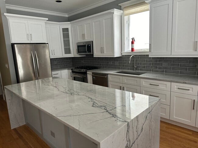 Foto del edificio - 2850 N Burling St