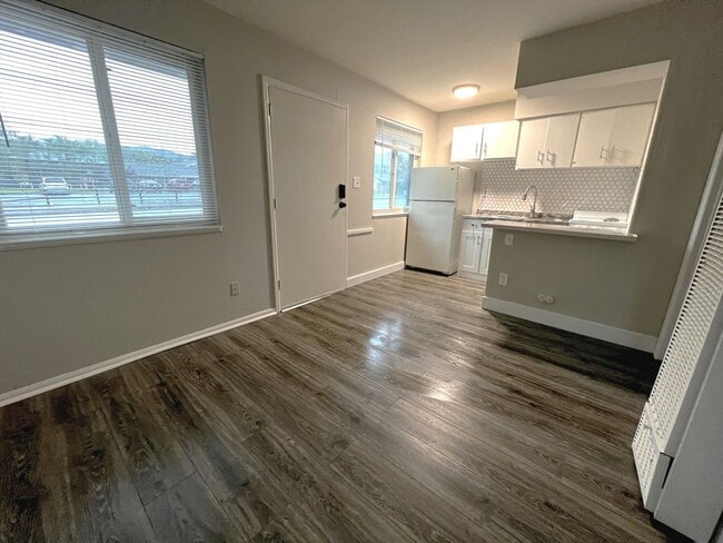 Photo - 201 N 30th St Apartment