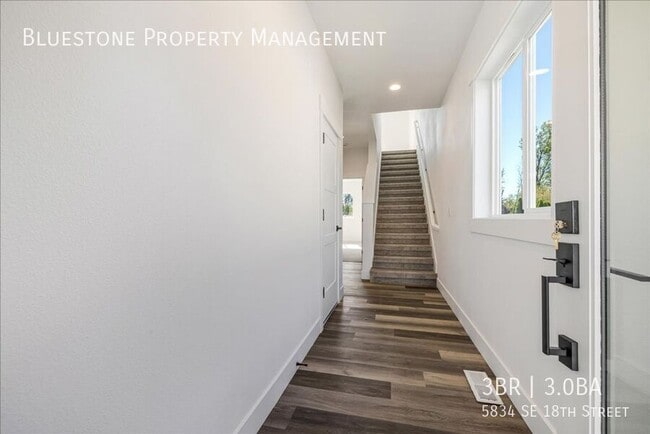 Foto del edificio - 5834 SE 18th St