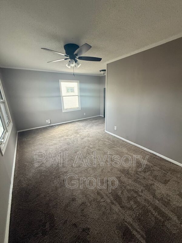 Building Photo - 424 NE Green St