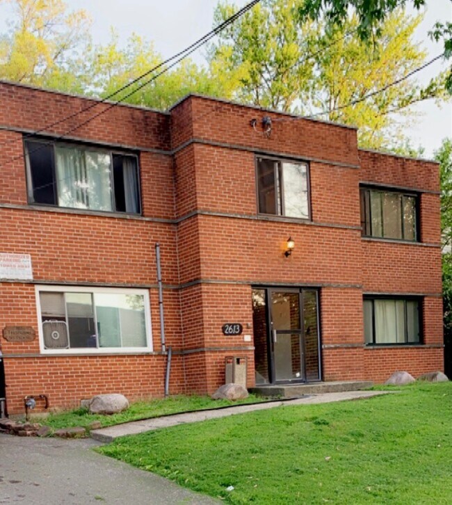 Foto del edificio - 2613 Chesterfield Ct