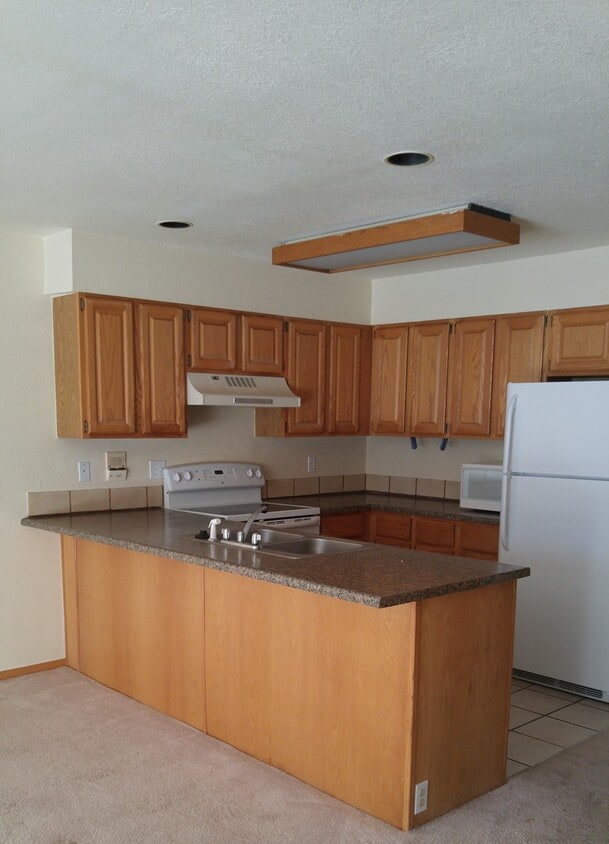 Primary Photo - Remodeled Lagoon Townhome - 1 Bedroom + De...