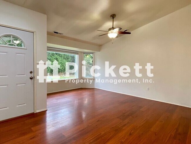 Building Photo - Cozy 3 Bed Duplex in Port Orchard